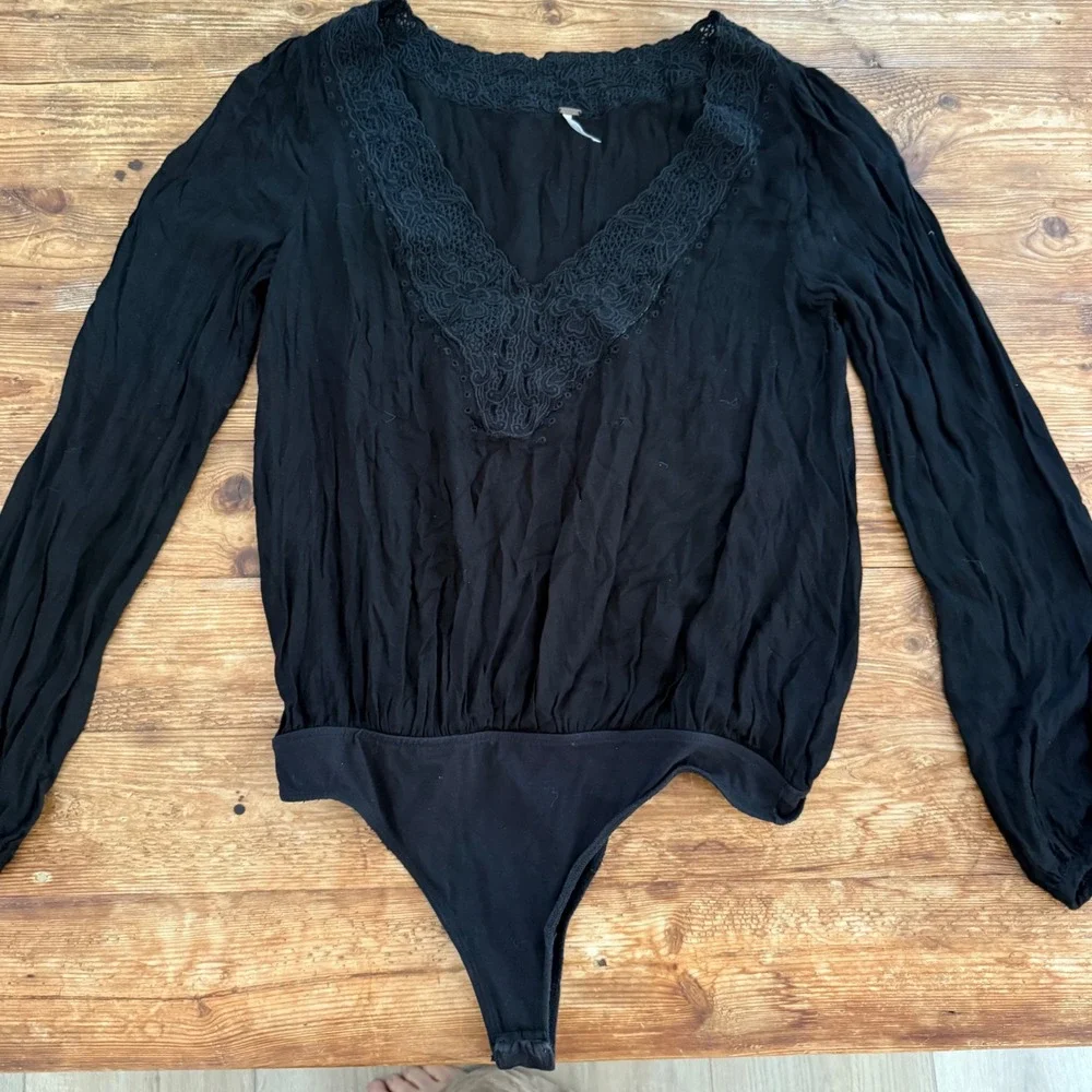 Free People Black Lace Trim Deep V-Neck Long Sleeve Boho Bodysuit Small NWOT